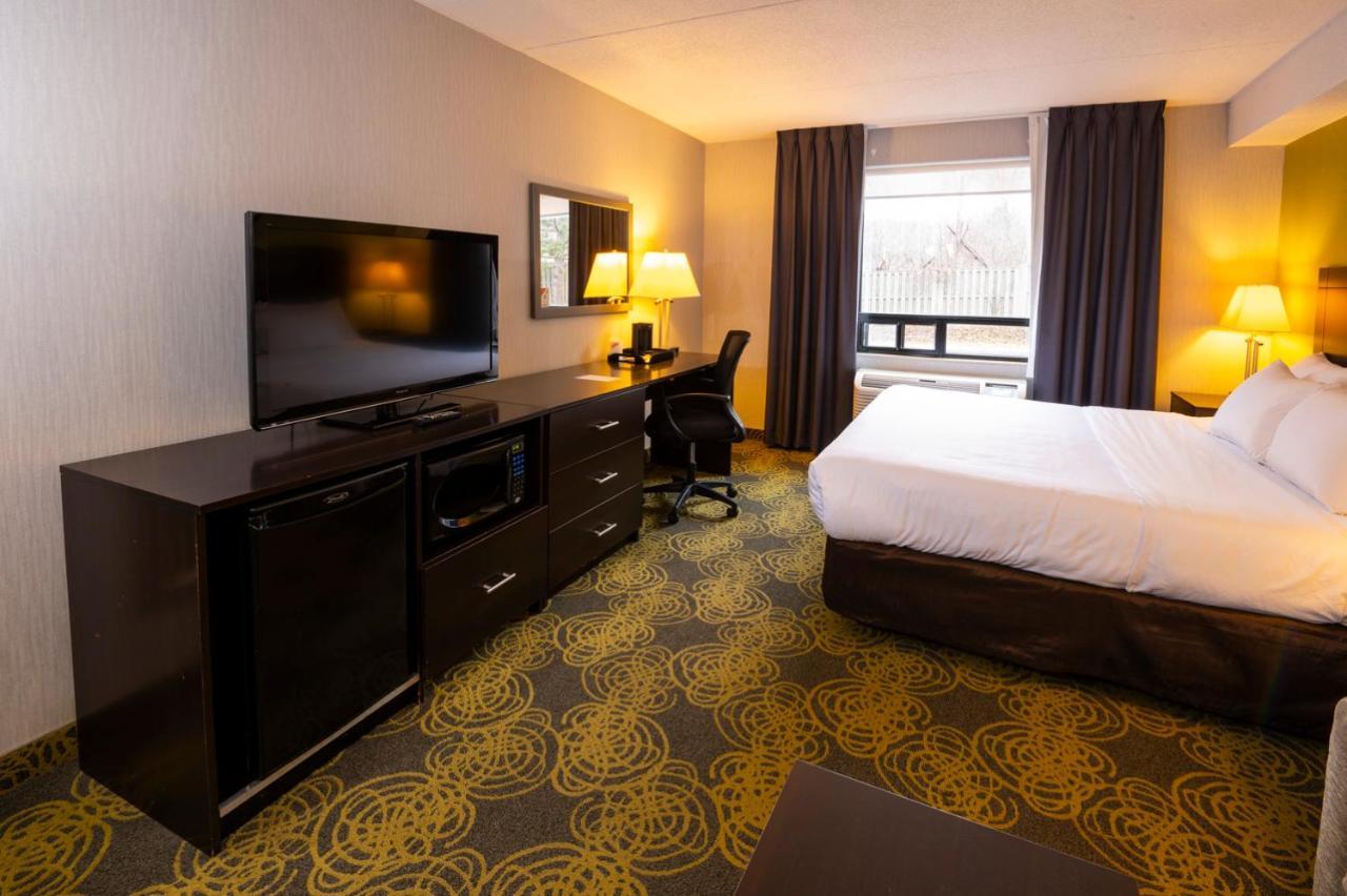 Comfort Hotel & Suites Peterborough Esterno foto