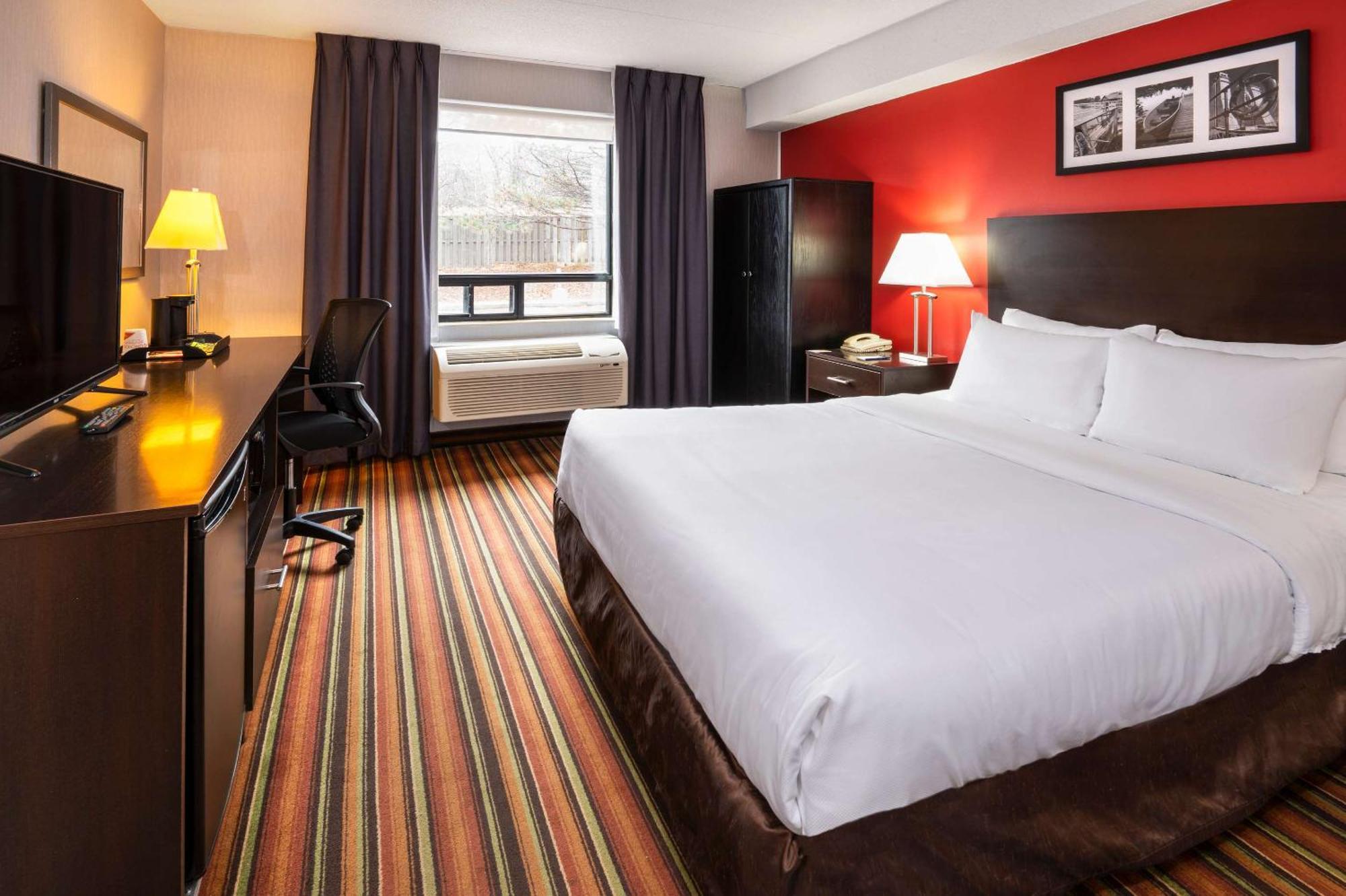 Comfort Hotel & Suites Peterborough Esterno foto