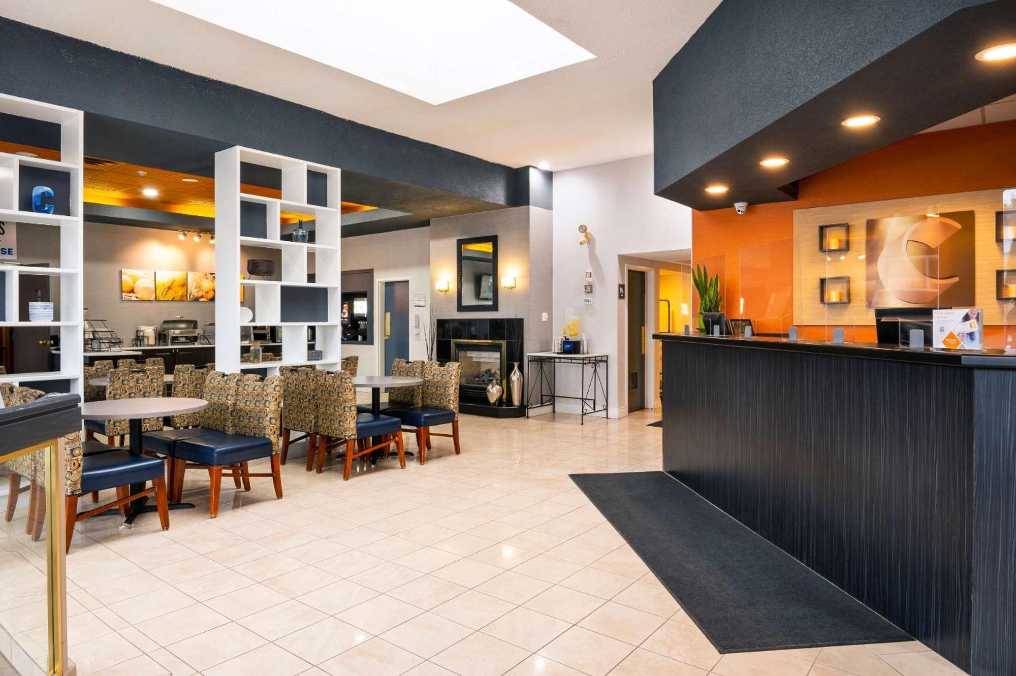 Comfort Hotel & Suites Peterborough Esterno foto