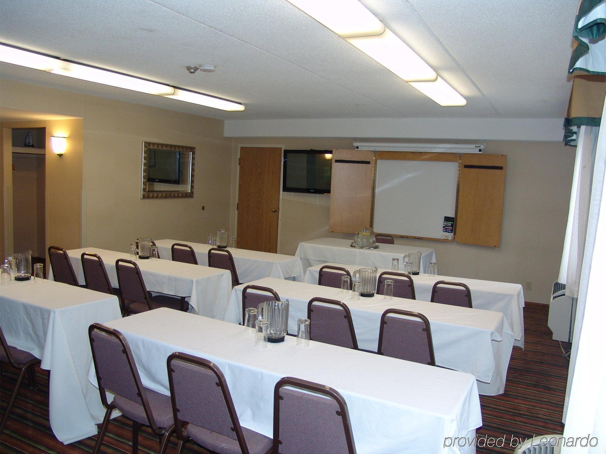 Comfort Hotel & Suites Peterborough Esterno foto
