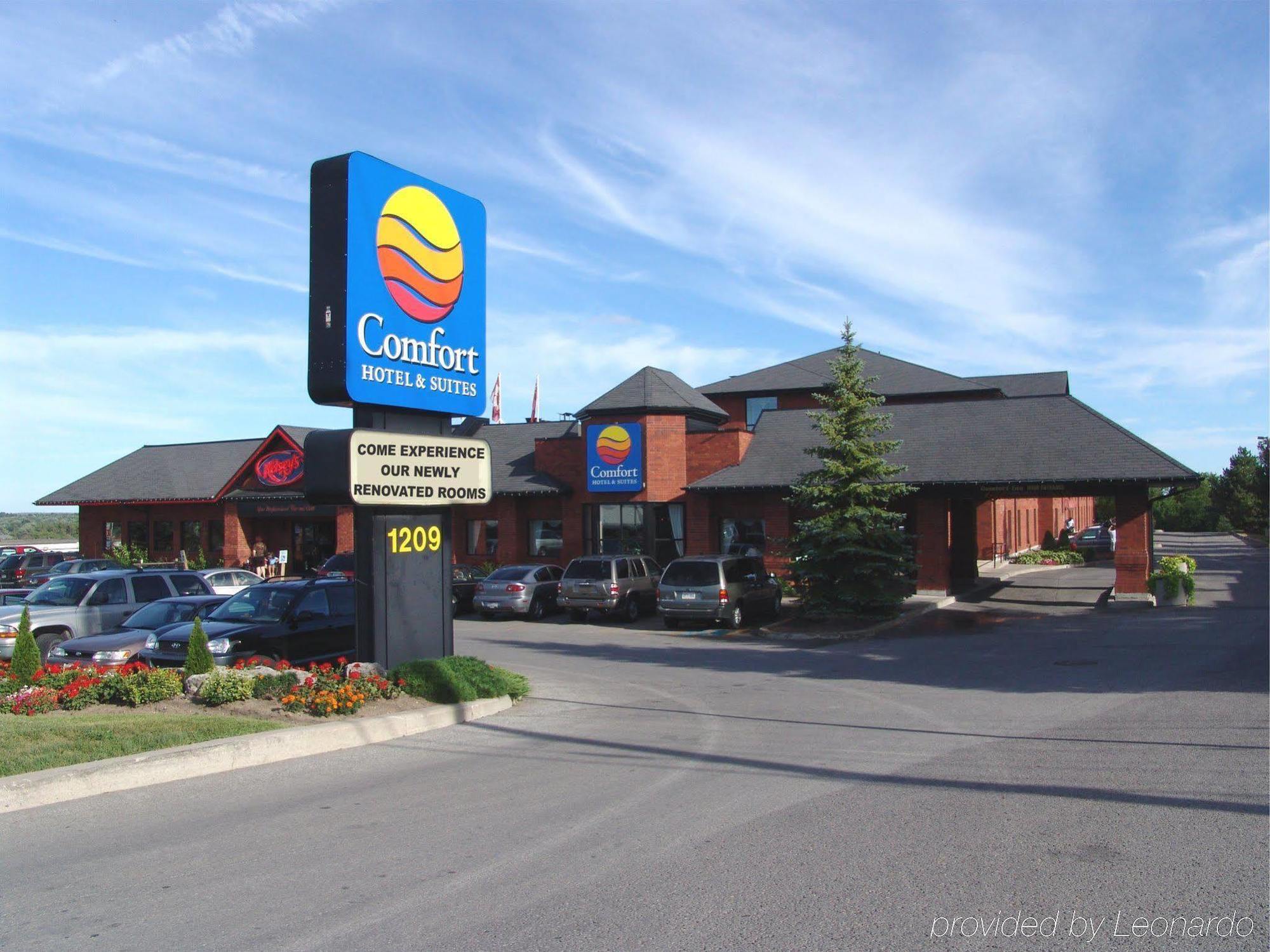 Comfort Hotel & Suites Peterborough Esterno foto
