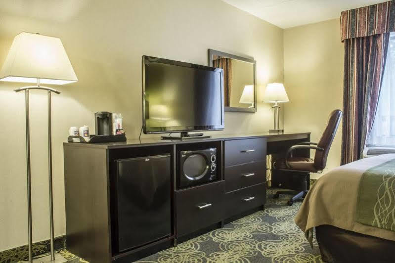 Comfort Hotel & Suites Peterborough Esterno foto