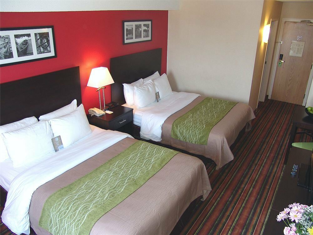 Comfort Hotel & Suites Peterborough Esterno foto